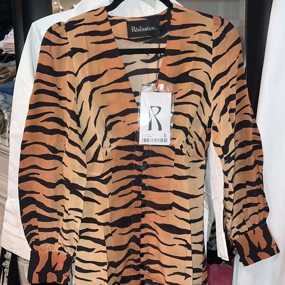 Realisation Vivienne Tiger Print Midi Dress - Picture 7 of 8